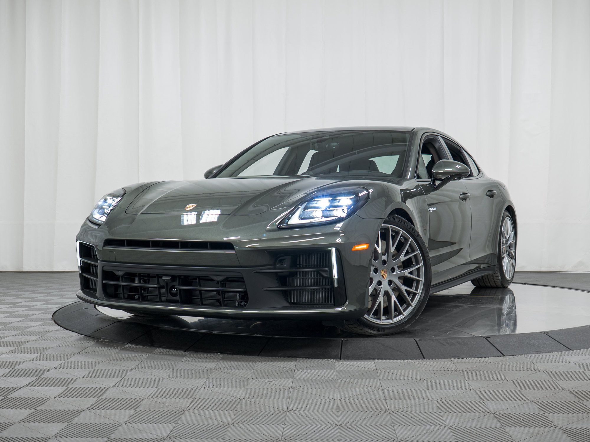 Used 2026 Porsche Panamera 4S AWD/4WD image 29