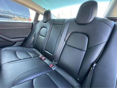 Used 2023 Tesla Model 3 Standard Range image 9