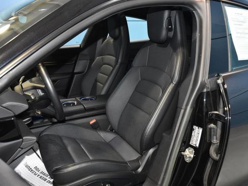 Used 2023 Porsche Taycan image 6