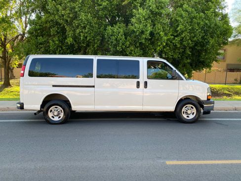 Used 2019 Chevrolet Express 3500 LT w/ LT Preferred Equipment Group RWD image 4