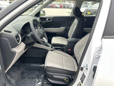 New 2025 Hyundai Venue SEL image 39