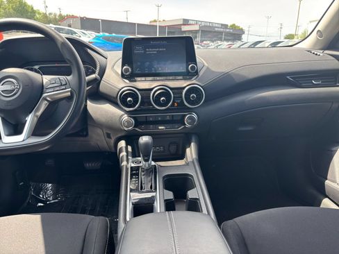 Used 2025 Nissan Sentra SV FWD image 17