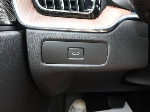 Used 2024 Volvo XC60 B5 Ultimate w/ Protection Package Premier AWD/4WD image 29