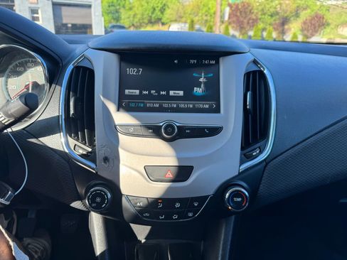 Used 2018 Chevrolet Cruze LS FWD image 12