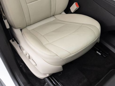 Used 2019 Buick Enclave Essence AWD/4WD image 25