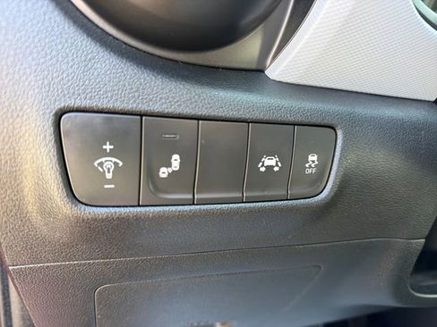 Used 2019 Hyundai Kona Limited AWD/4WD image 18
