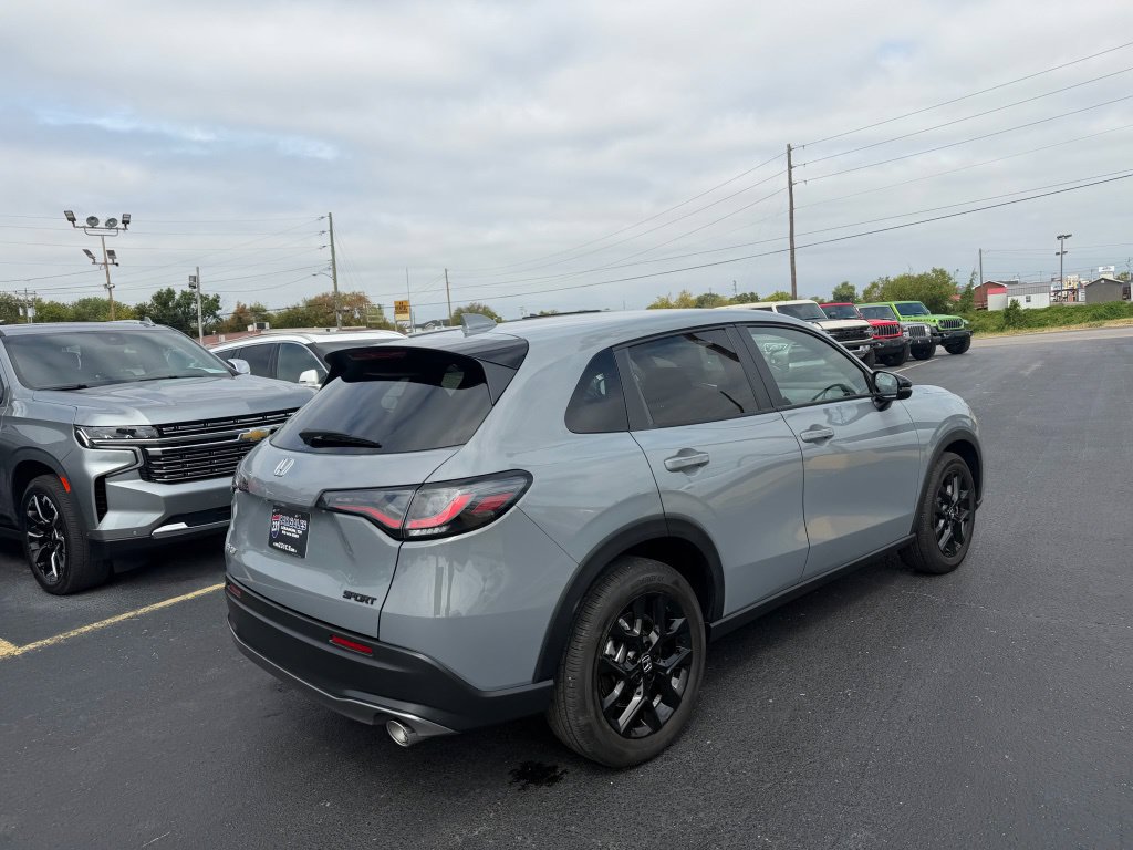 Used 2025 Honda HR-V Sport image 3