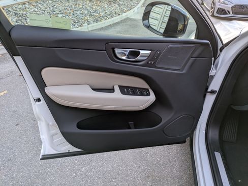 New 2026 Volvo XC60 B5 Plus w/ Climate Package image 10