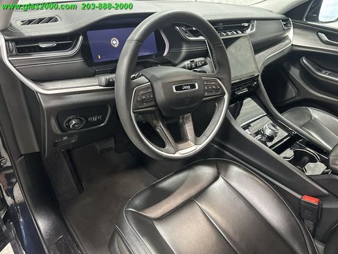 Used 2023 Jeep Grand Cherokee L Limited AWD/4WD image 3