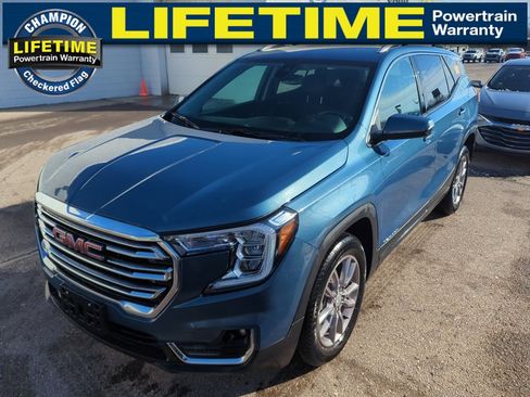 Used 2024 GMC Terrain SLT image 1