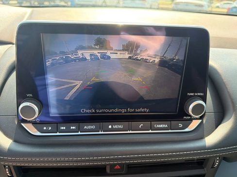 Used 2023 Nissan Rogue S AWD/4WD image 18