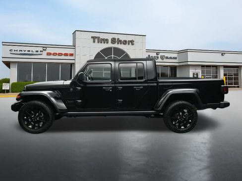 Used 2025 Jeep Gladiator Sport AWD/4WD image 2