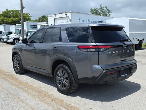 Used 2024 Nissan Pathfinder S FWD image 5