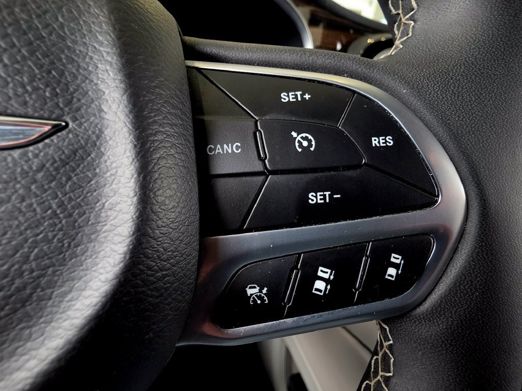 Used 2023 Chrysler Pacifica Limited FWD image 29