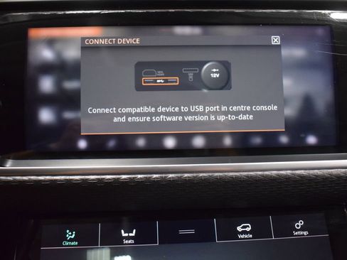 Used 2019 Land Rover Range Rover Velar S image 31