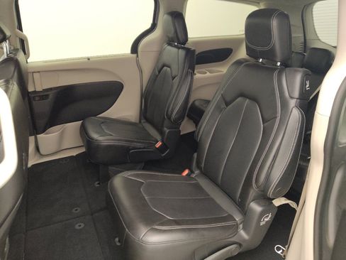 Used 2021 Chrysler Voyager Lxi FWD image 18