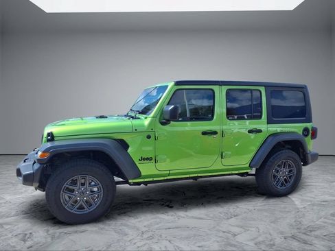 Used 2025 Jeep Wrangler Unlimited Sport AWD/4WD image 4