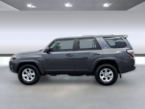 Used 2018 Toyota 4Runner SR5 RWD image 2