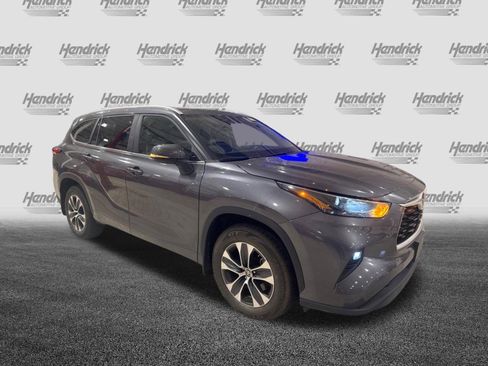 Used 2023 Toyota Highlander XLE AWD/4WD image 50
