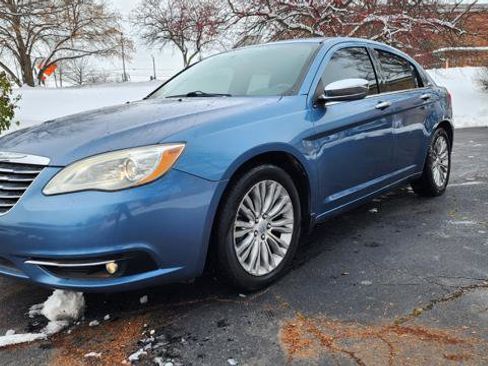 Used 2011 Chrysler 200 Limited image 2