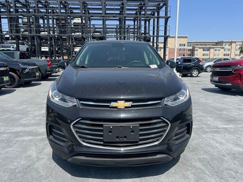 Used 2019 Chevrolet Trax LT w/ LT Convenience Package FWD image 2