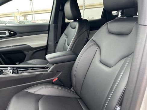 Used 2026 Jeep Compass Limited image 34