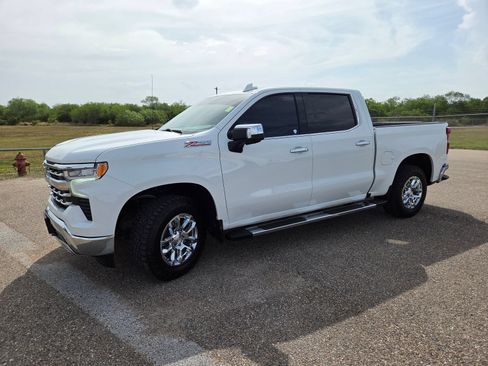 Used 2025 Chevrolet Silverado 1500 LTZ w/ Z71 Off-Road Package AWD/4WD image 4