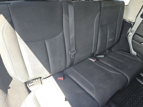 Used 2018 Jeep Wrangler Unlimited Sahara AWD/4WD image 24