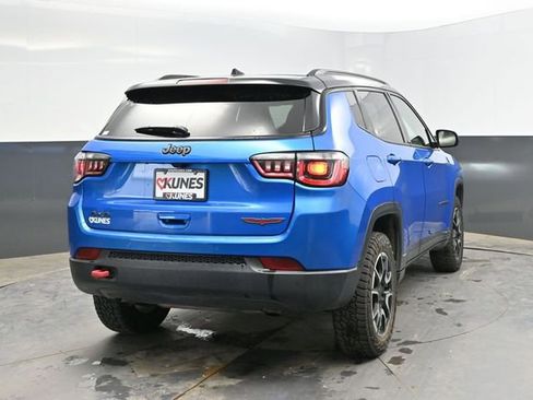 Used 2025 Jeep Compass Trailhawk AWD/4WD image 9