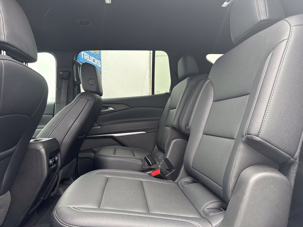 Used 2025 Chevrolet Traverse LT AWD/4WD image 21