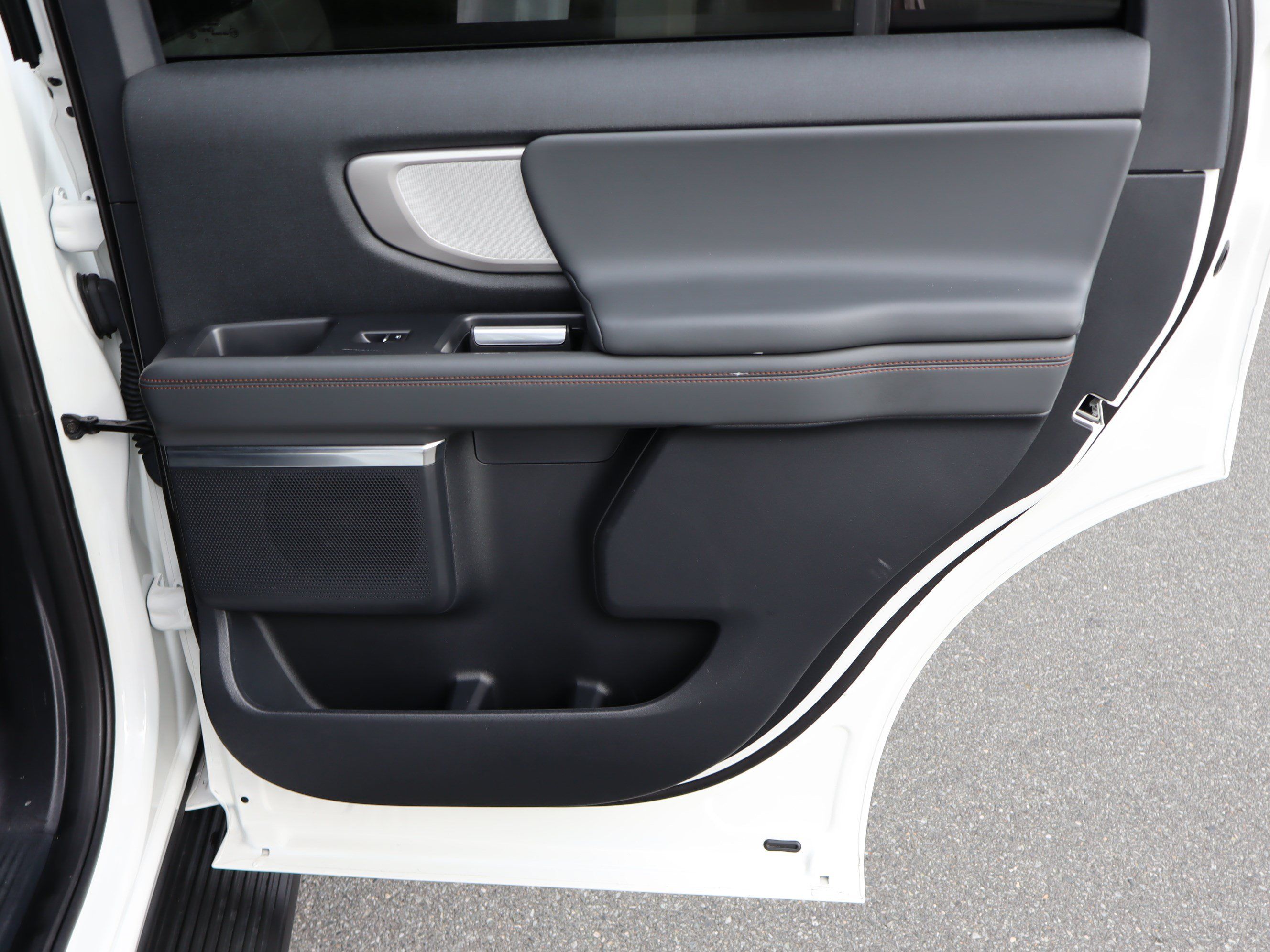 Used 2025 Ford Expedition Active RWD image 37