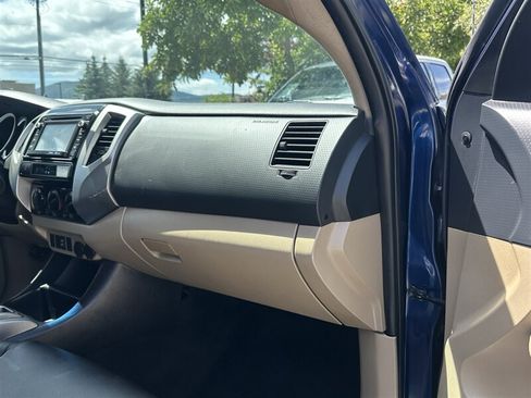 Used 2014 Toyota Tacoma PreRunner w/ SR5 Package RWD image 30
