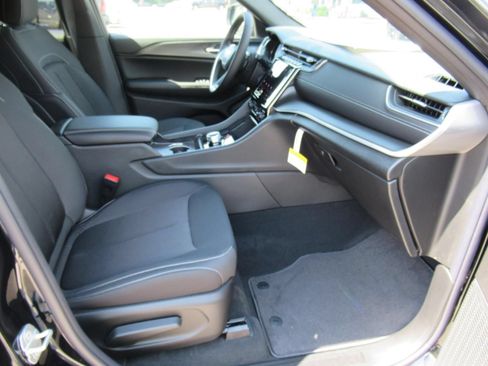 New 2026 Jeep Grand Cherokee Laredo w/ MOPAR Finishing Package RWD image 10