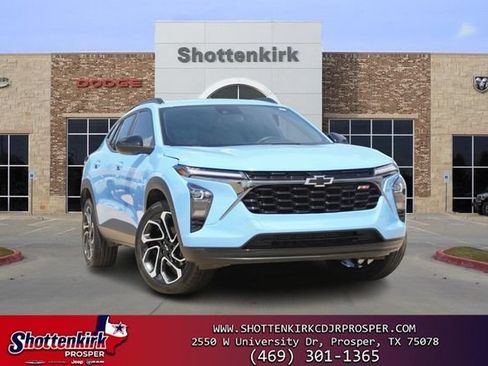 Used 2024 Chevrolet Trax RS w/ Sunroof Package FWD image 1