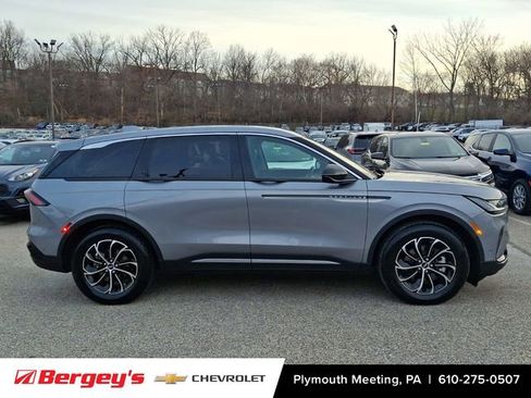 Used 2024 Lincoln Nautilus Premier AWD/4WD image 9