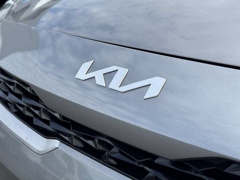 Used 2023 Kia Forte LXS FWD image 4