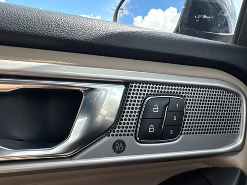 Used 2020 Ford Explorer Limited RWD image 22