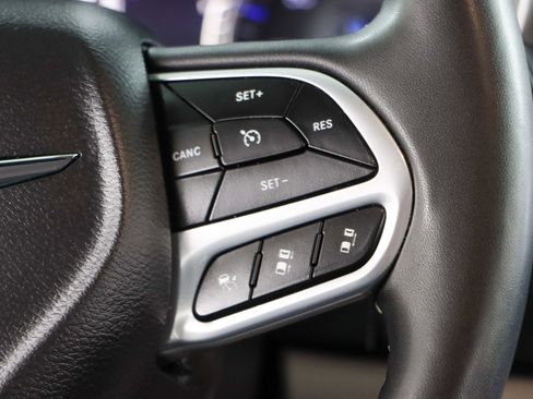 Used 2023 Chrysler Pacifica Touring-L FWD image 14