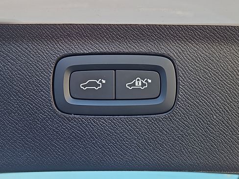 Used 2025 Volvo XC90 B6 Plus w/ Protection Package image 16