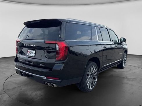 Used 2025 GMC Yukon XL Denali Ultimate w/ LPO, Floor Liner Package AWD/4WD image 11