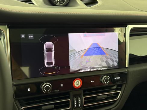 Certified 2026 Porsche Macan AWD/4WD image 22