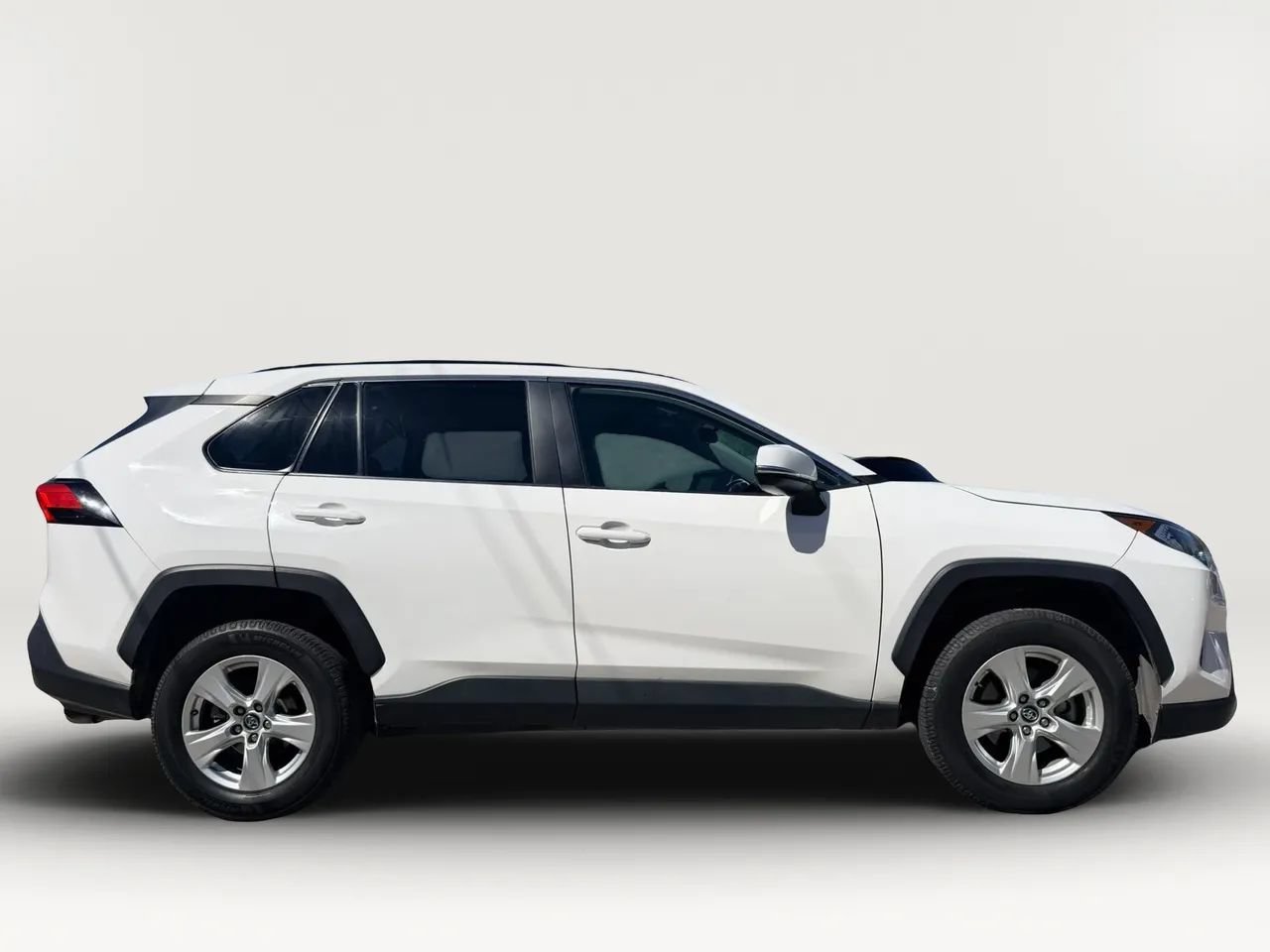 Used 2020 Toyota RAV4 XLE w/ Carpet Mat Package AWD/4WD image 8