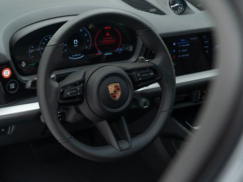 Certified 2026 Porsche Cayenne GTS AWD/4WD image 19