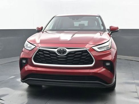 Used 2020 Toyota Highlander LE image 19