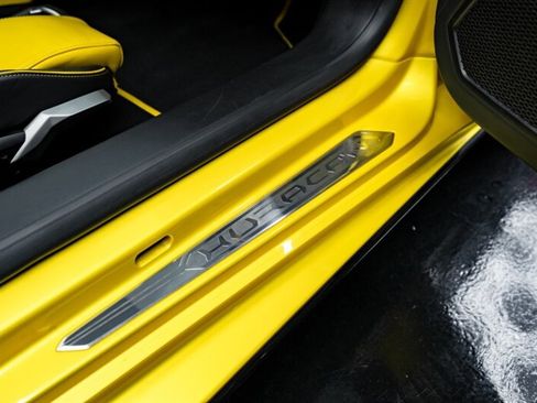 Used 2020 Lamborghini Huracan EVO image 16