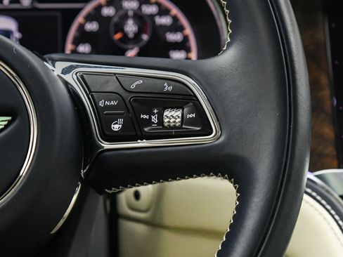 Used 2024 Bentley Flying Spur Plug-In Hybrid image 36