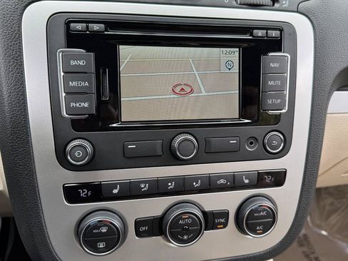 Used 2015 Volkswagen Eos Komfort FWD image 23