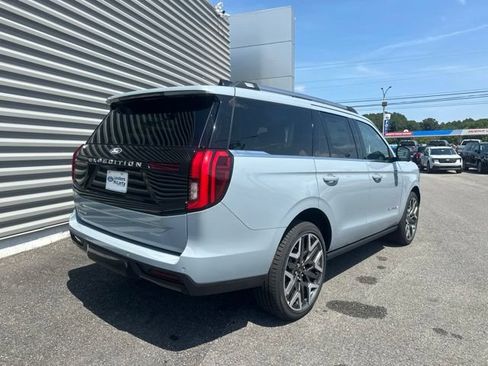 New 2027 Ford Expedition Platinum w/ Platinum Ultimate Package AWD/4WD image 3