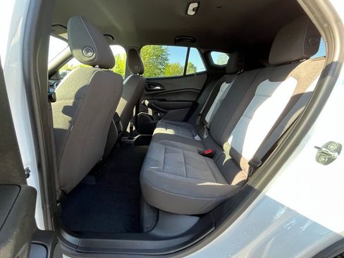 Certified 2024 Chevrolet Trax RS FWD image 17