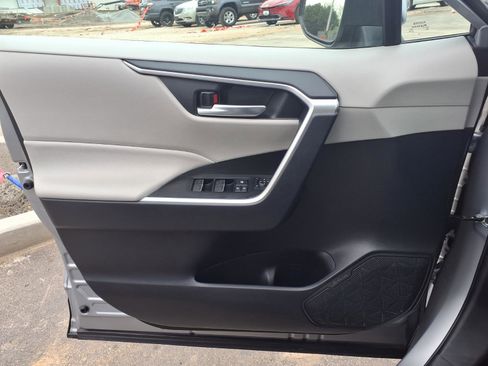 Certified 2025 Toyota RAV4 XLE FWD image 19